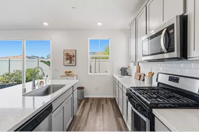 887 Brookdale Drive, Vista, CA 92081 - Photo 10