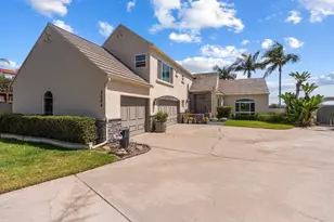 3684 Maria Ln, Carlsbad, CA 92008 - Photo 2