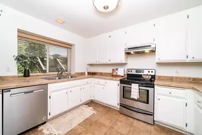4129 Cyprus Island Court, Fallbrook, CA 92028 - Photo 8