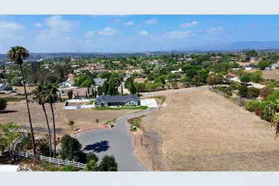 1916 Grey Rabbit Hollow Lane, Fallbrook, CA 92028 - Photo 2
