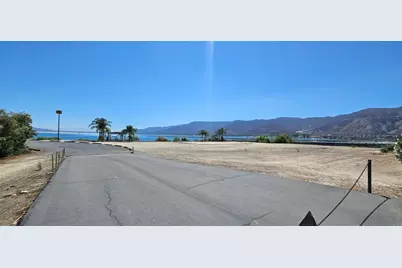 32000 Riverside Drive #J5, Lake Elsinore, CA 92530 - Photo 16