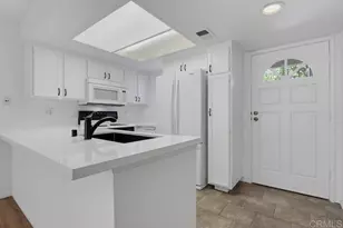 9270 Towne Centre Dr, San Diego, CA 92121 - Photo 10