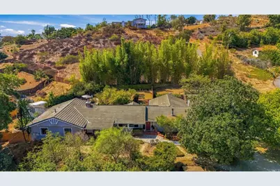 919 Valley Dr, Vista, CA 92084 - Photo 2
