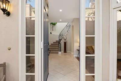 9606 Claiborne Square, La Jolla, CA 92037 - Photo 6
