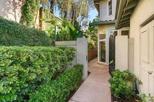 9606 Claiborne Square, La Jolla, CA 92037 - Photo 4