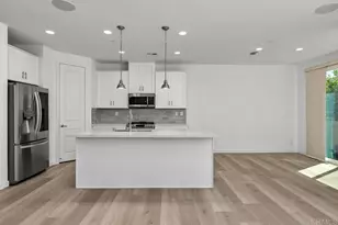 3131 Asto Pl, Carlsbad, CA 92010 - Photo 10