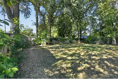 4398 E Bonnyview Road, Redding, CA 96001 - Photo 28
