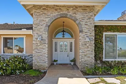 2286 Crest Hill Lane, Fallbrook, CA 92028 - Photo 2