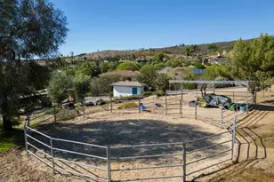 31255 Via Mariposa Ct, Bonsall, CA 92003 - Photo 8