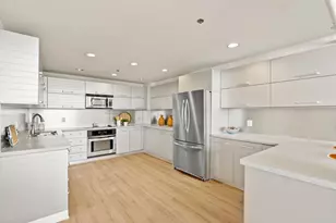 550 Seagaze Dr, Oceanside, CA 92054 - Photo 16