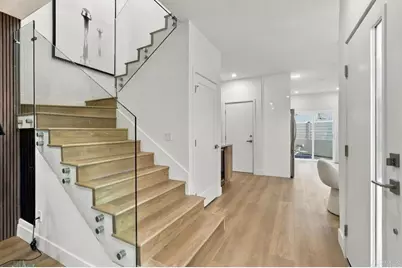 978 Sapphire Street, San Diego, CA 92109 - Photo 12