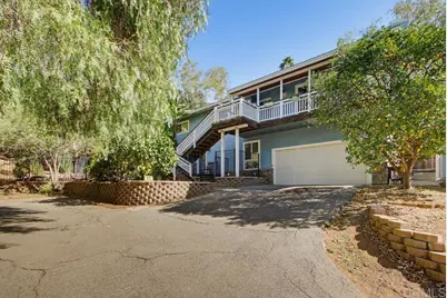 472 E Kalmia Street, Fallbrook, CA 92028 - Photo 2