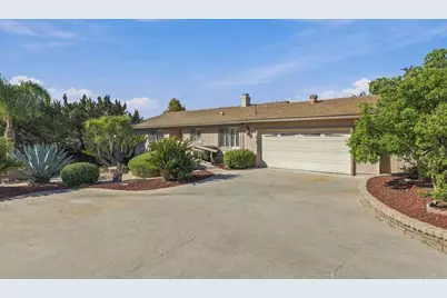 817 Crescent Drive, Vista, CA 92084 - Photo 2