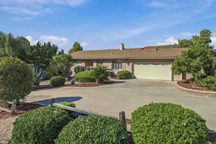 817 Crescent Dr, Vista, CA 92084 - Photo 1