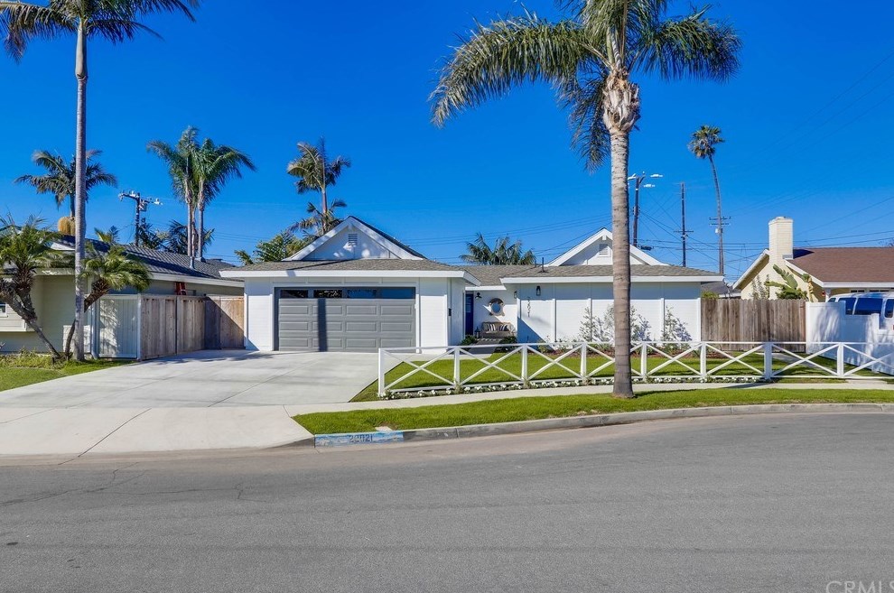22021 Catalina Cir, Huntington Beach, CA 92646-8312