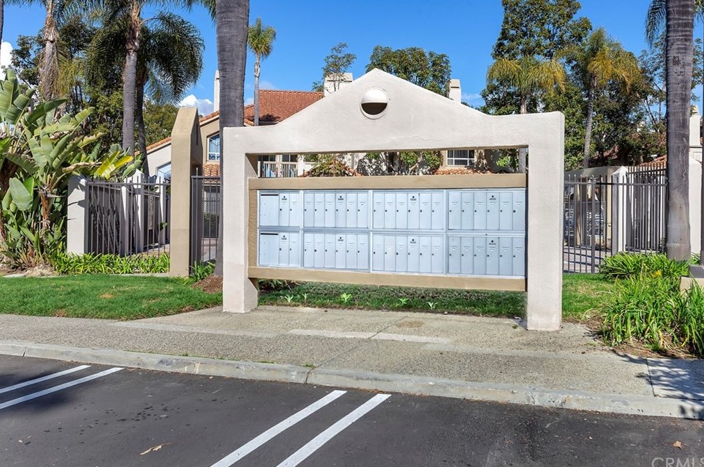 2 Daytona Dr, Laguna Beach CA  92677-5174 exterior