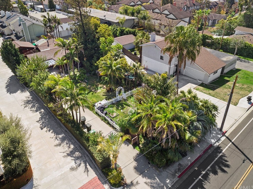 2474 Santa Ana Ave, Costa Mesa, CA 92627