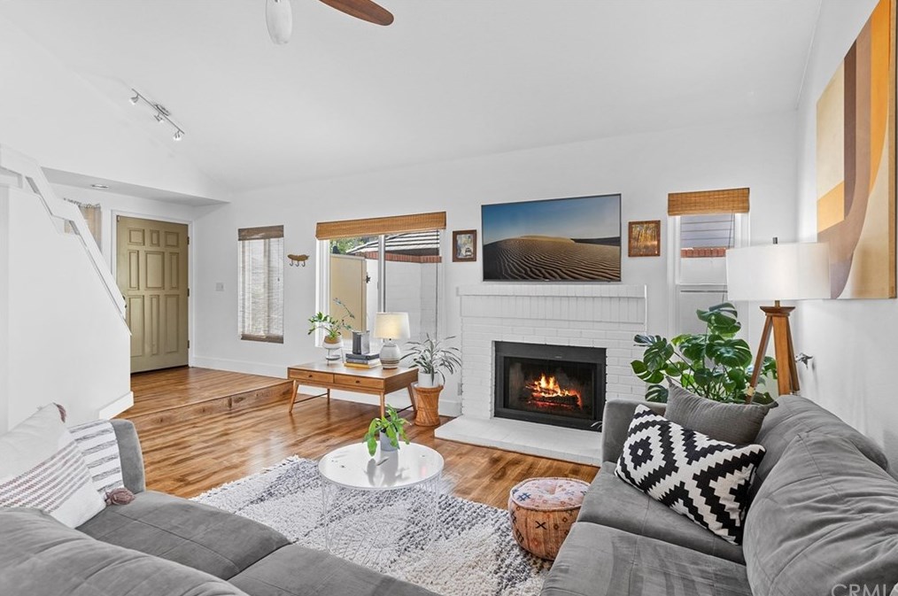 2572 Elden Ave, Costa Mesa, CA 92627-1335