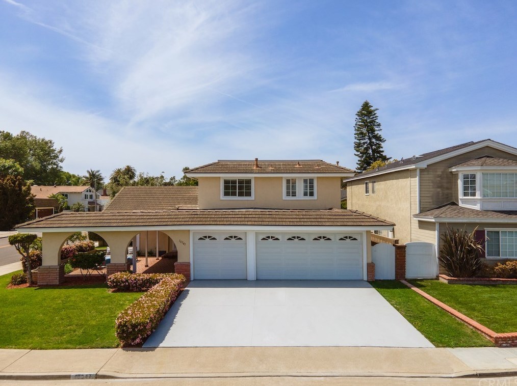 16541 Greenview Ln, Huntington Beach, CA 92649-3708