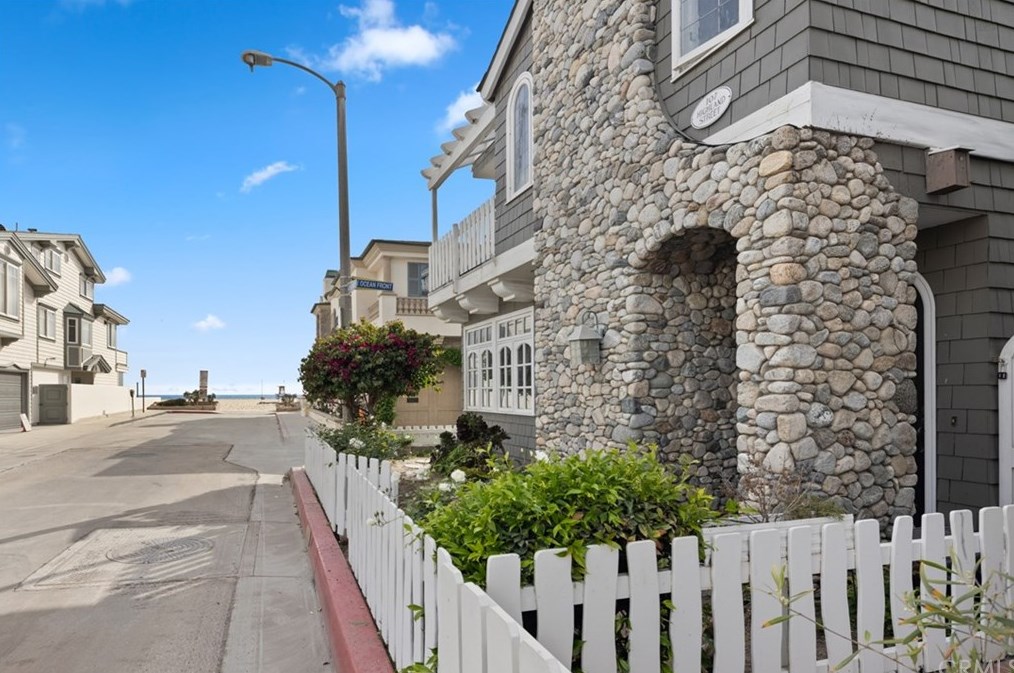 107 Highland St, Newport Beach, CA 92663