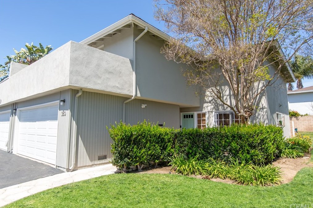 360 Lourdes Ln, Costa Mesa, CA 92627