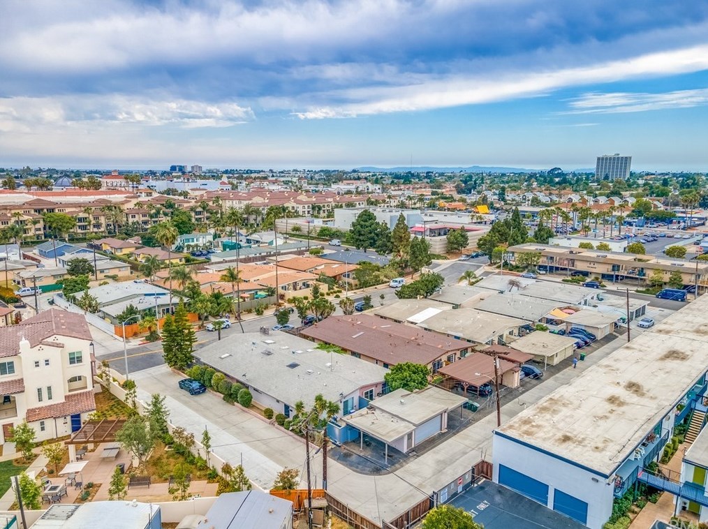 408 Frd Rd, Costa Mesa CA  92627-2275 exterior