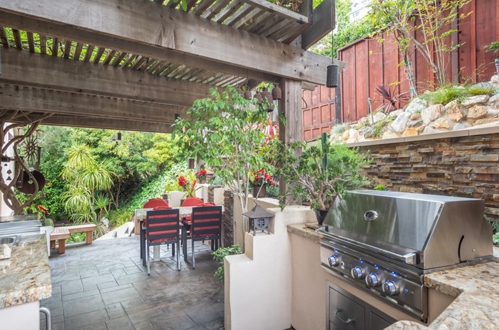 2025 Crestview Dr, Laguna Beach, CA 92651-3401