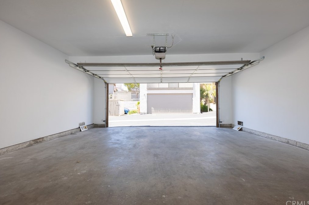 2184 Canyon Dr, Costa Mesa CA  92627-3944 exterior