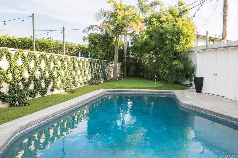 277 Rochester St, Costa Mesa CA  92627-3140 exterior