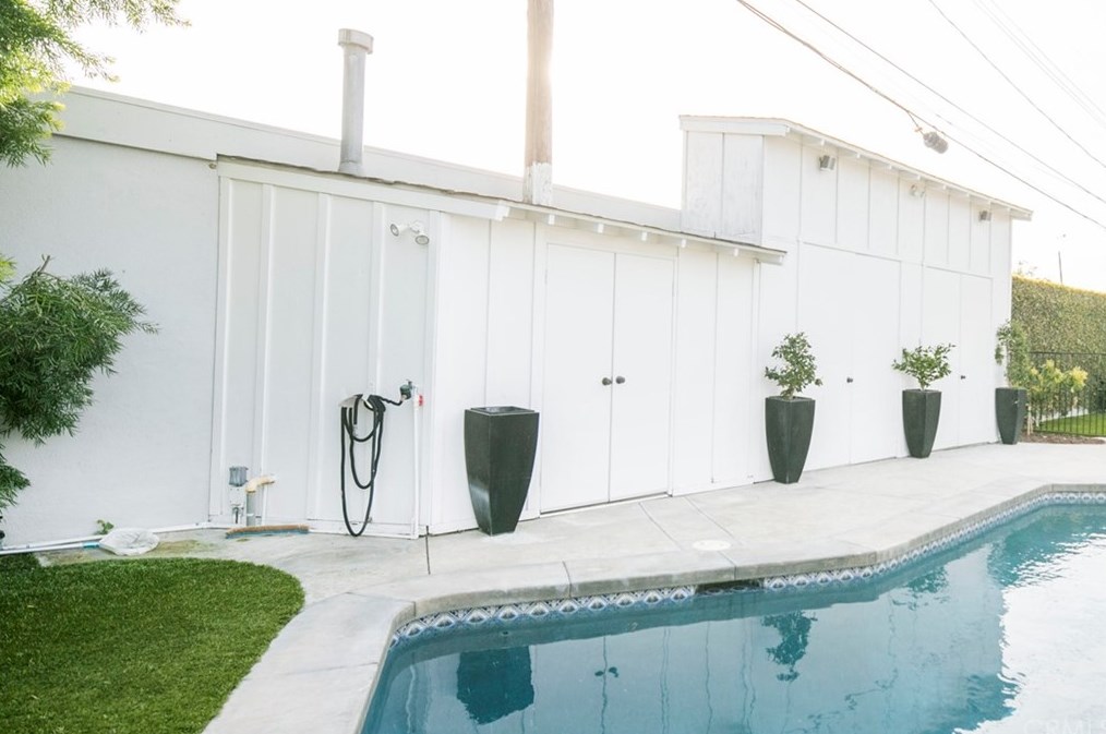 277 Rochester St, Costa Mesa CA  92627-3140 exterior
