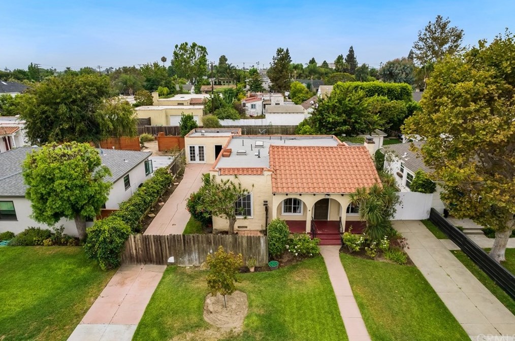 221 Broadway, Costa Mesa, CA 92627-2816