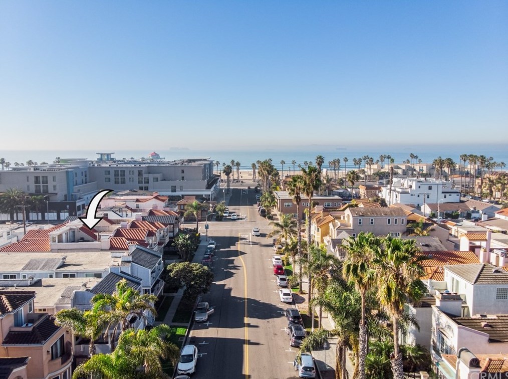 212 6th St, Huntington Beach, CA 92648-5004