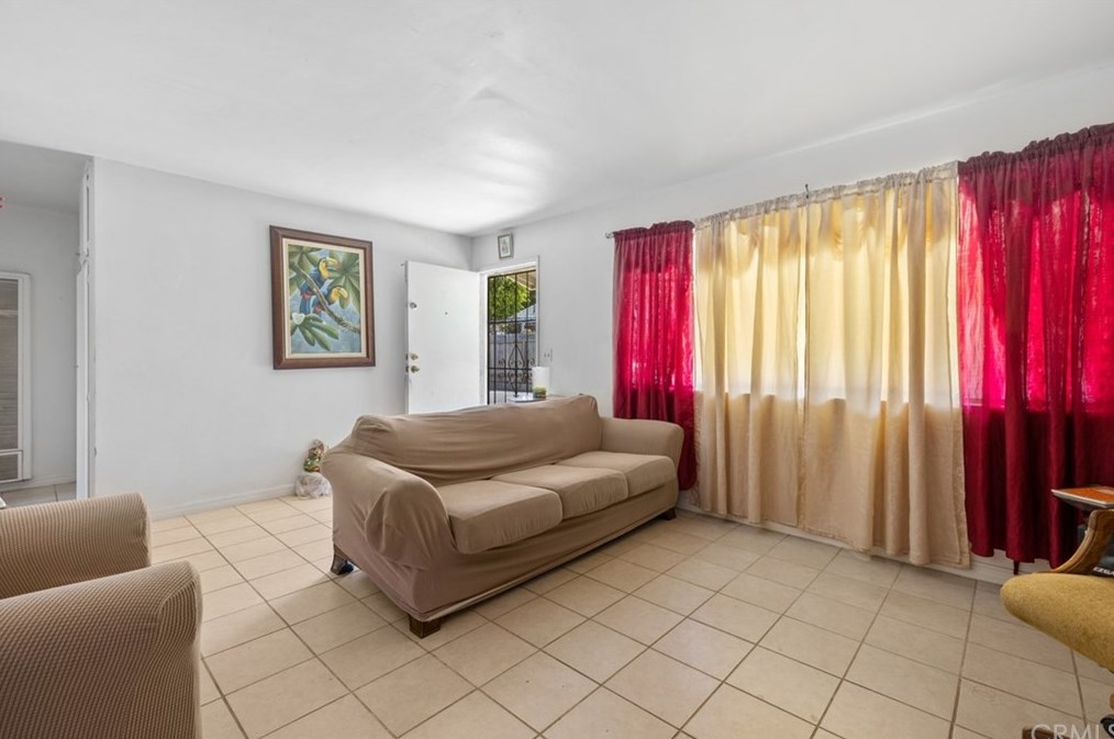 1971 Wallace Ave, Costa Mesa CA  92627-6255 exterior