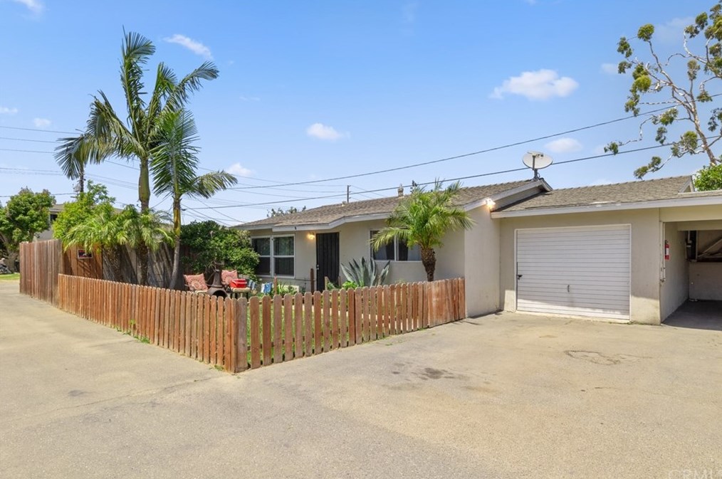 1971 Wallace Ave, Costa Mesa CA  92627-6255 exterior