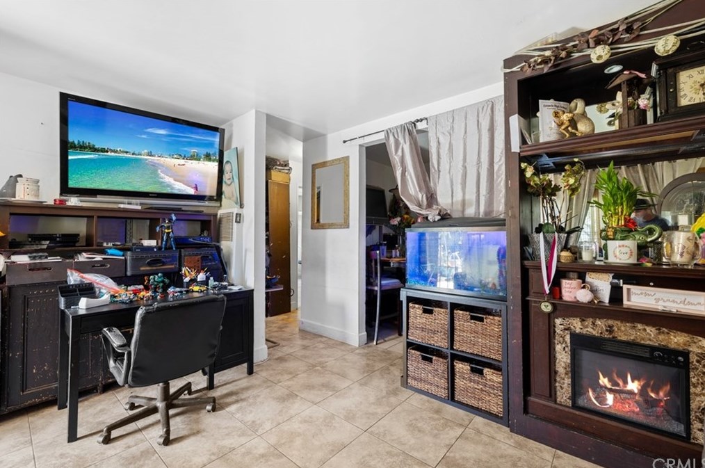 1971 Wallace Ave, Costa Mesa CA  92627-6255 exterior