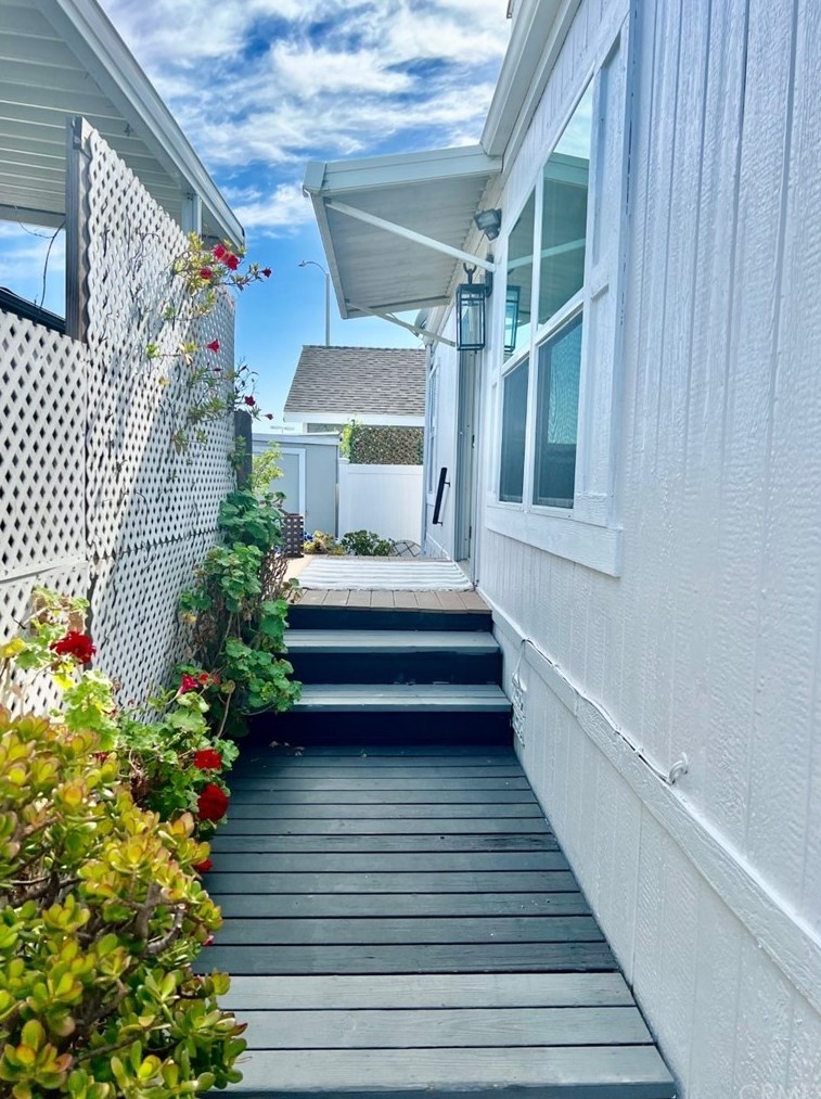 345 Mayflower Dr, Newport Beach, CA 92660
