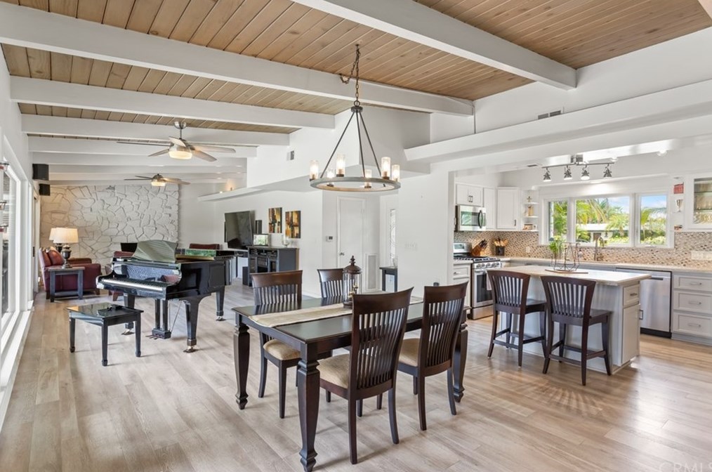 460 16th St, Costa Mesa, CA 92627-3266