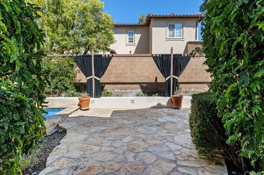 60 Bower Tree, Irvine CA  92603-0104 exterior