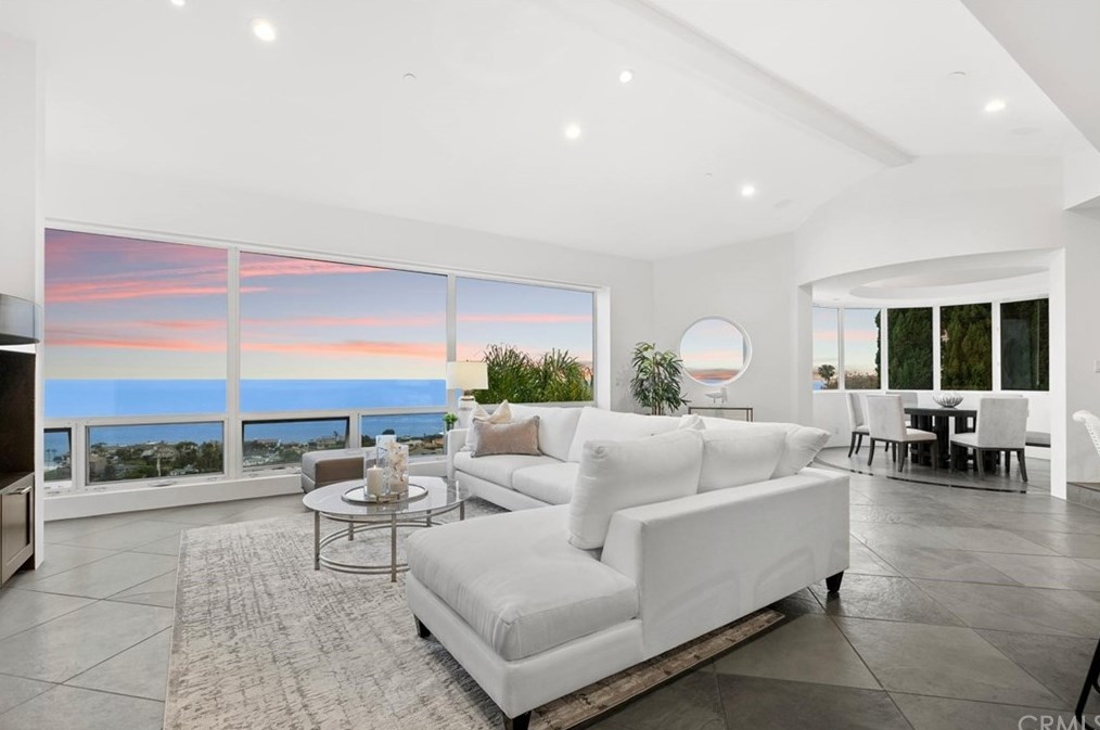 1125 Emerald Bay, Laguna Beach CA  92651-1261 exterior