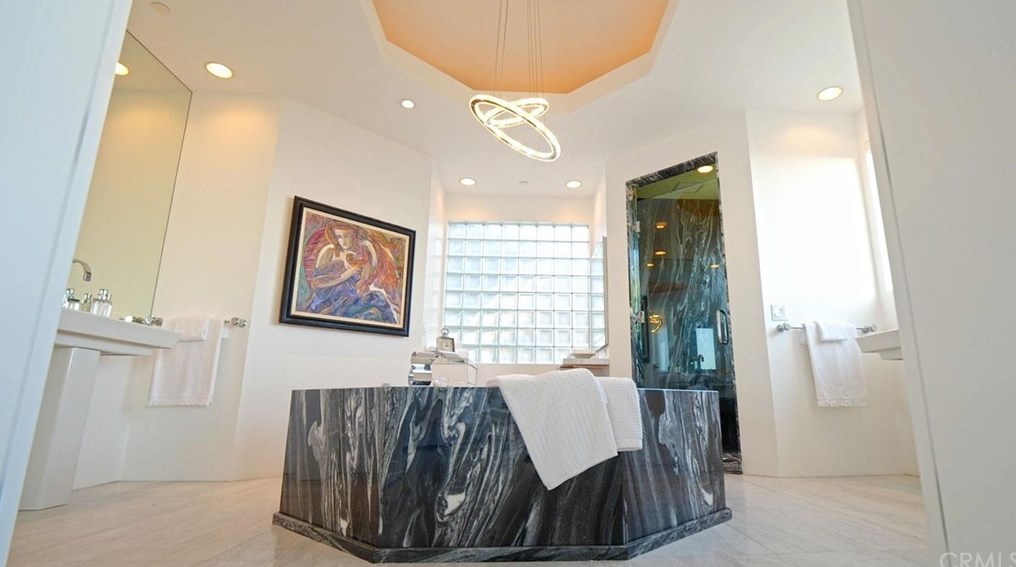 1125 Emerald Bay, Laguna Beach CA  92651-1261 exterior
