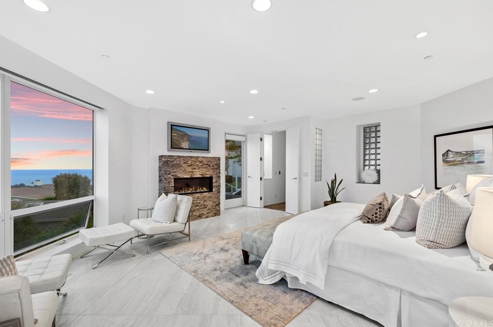 1125 Emerald Bay, Laguna Beach CA  92651-1261 exterior