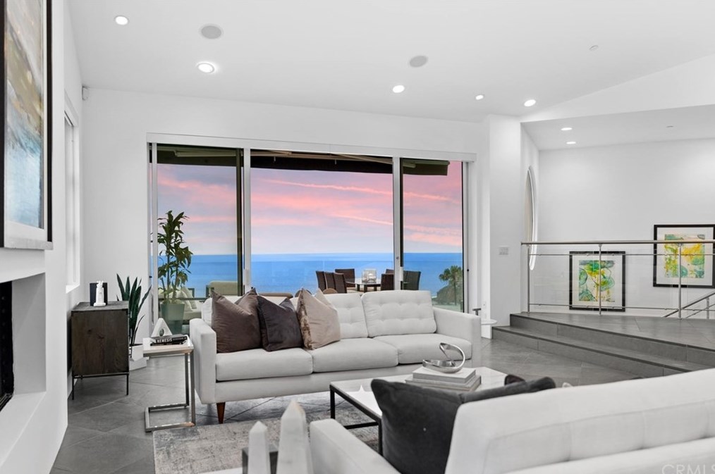 1125 Emerald Bay, Laguna Beach CA  92651-1261 exterior