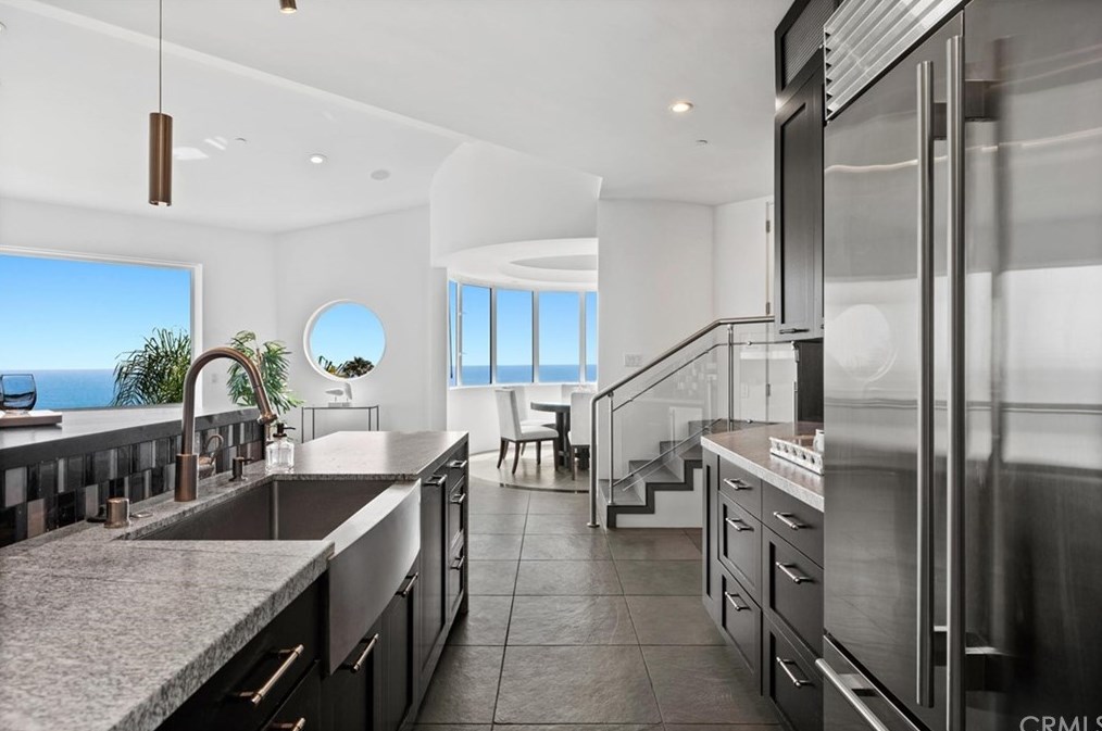 1125 Emerald Bay, Laguna Beach CA  92651-1261 exterior