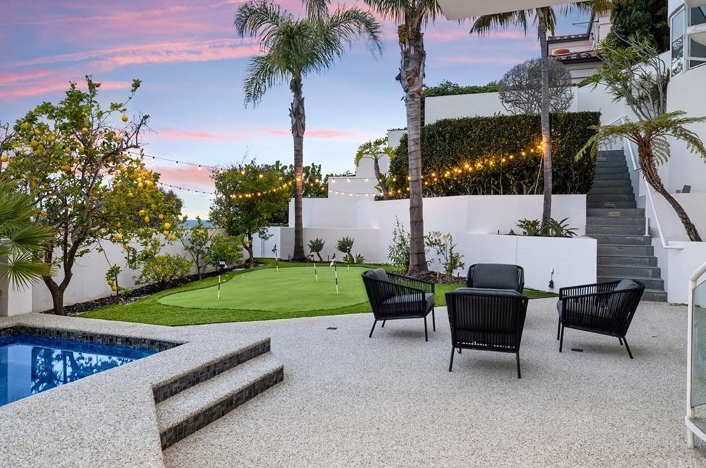 1125 Emerald Bay, Laguna Beach CA  92651-1261 exterior