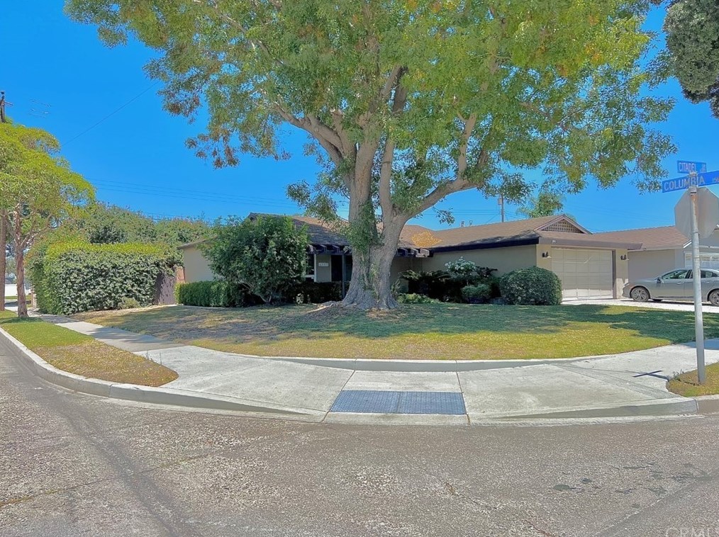 6371 Citadel Dr, Huntington Beach, CA 92647-2545