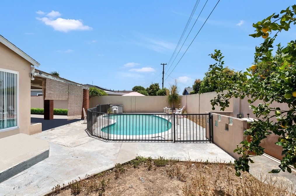 236 S Thomas St, Orange, CA 92869