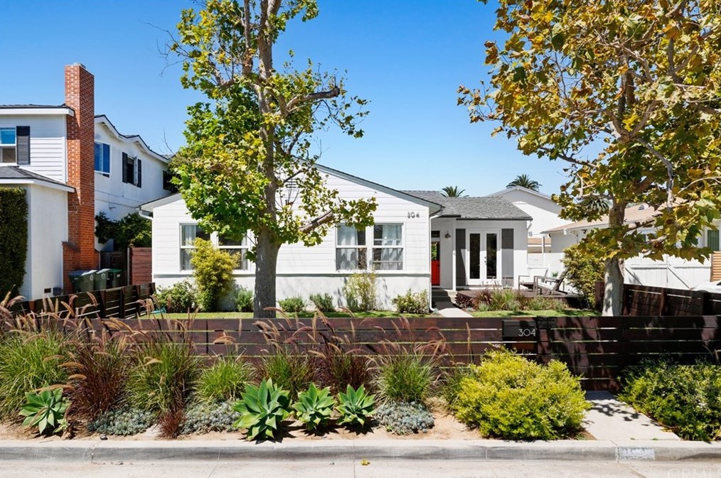 304 Flower St, Costa Mesa, CA 92627-2310