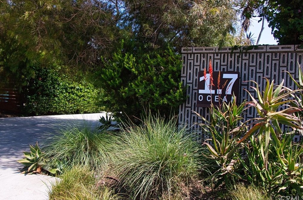 541 Bernard St, Costa Mesa, CA 92627-2610