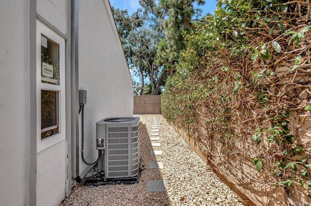 7202 Deep Harbor Dr, Huntington Beach CA  92648-3056 exterior