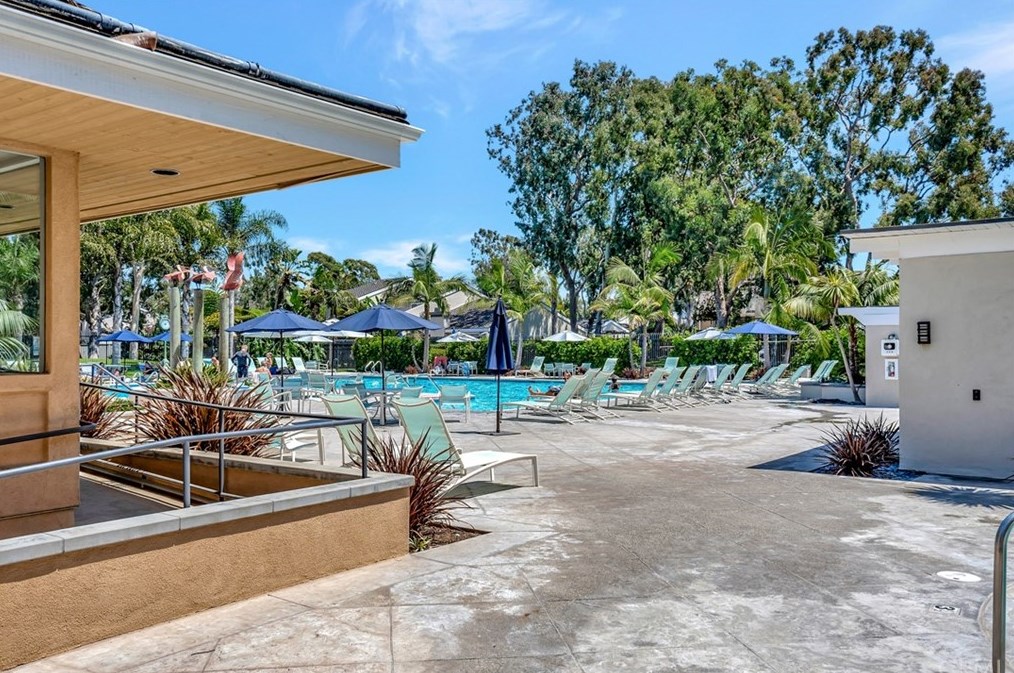 7202 Deep Harbor Dr, Huntington Beach CA  92648-3056 exterior